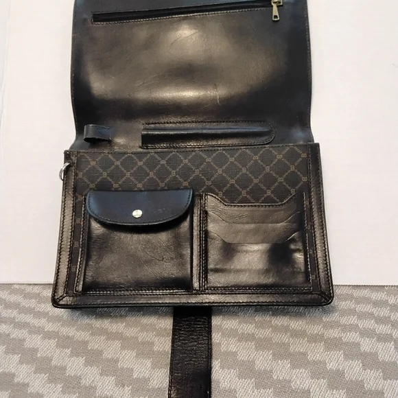 BALLY Rare Vintage Leather Clutch With Self Storing Wristlet - Picture 10 of 10